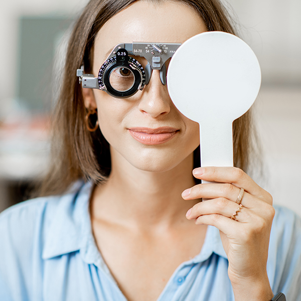 První krok na cestě k Vašim novým brýlím: Vyšetření zraku
