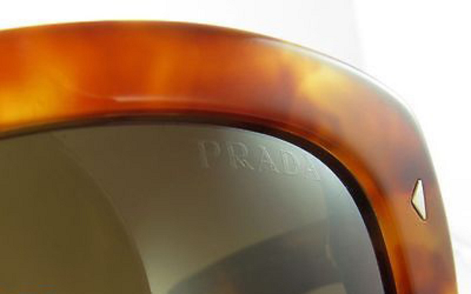 How to spot fake Prada sunglasses | Lentiamo