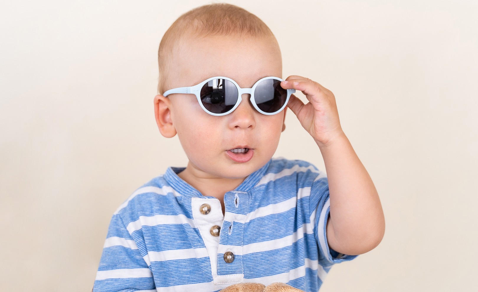 Skælde ud Ikke kompliceret magasin Izipizi Sun Kids Sweet Blue (for alderen 9 - 36 måneder) | Lentiamo Skælde ud Ikke kompliceret magasin Izipizi Sun Kids Sweet Blue (for alderen 9 - 36 måneder) | Lentiamo