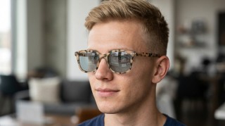Izipizi Sun #L Light Tortoise Vygenerovaný obrázek