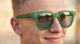 Izipizi Sun #N Green Vygenerovaný obrázek